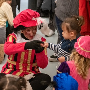 2025-11-23 Sint leest voor-38
